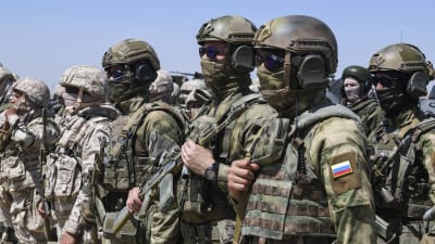Ryska soldater under en militärövning vid gränsen mellan Afghanistan och Uzbekistan.