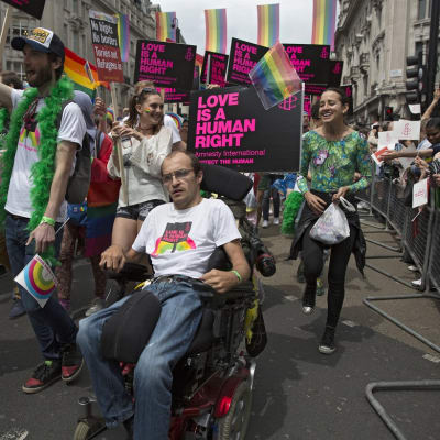 Seksuaali- ja sukupuolivähemmistöjen Pride-kulkue Lontoossa kesäkuussa 2016.