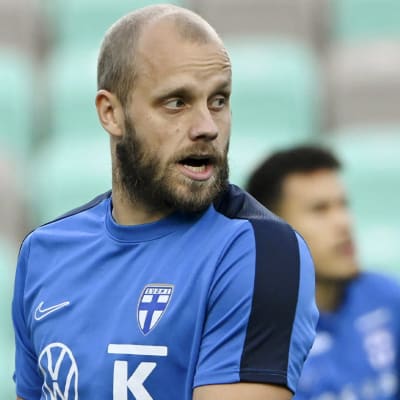Teemu Pukki under träning med landslaget.