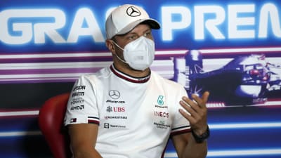Valtteri Bottas under pressträff.