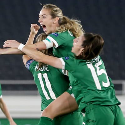 Irland jublar efter mål i VM-kvalet mot Finland.