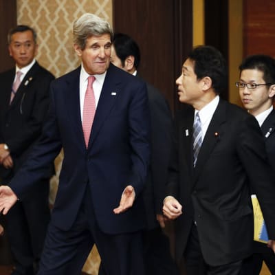USA:s utrikesminister John Kerry träffade Japans utrikesminister Fumio Kishida