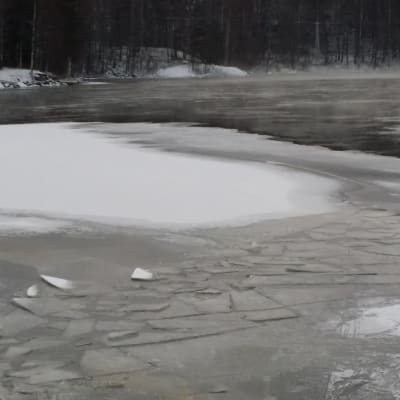 Heikkoa jäätä Vaajakoski Jyväskylä 4.1.2016