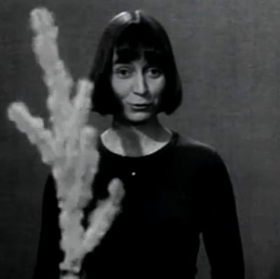 Noppa-ohjelman juontaja Maija virpoo (1974).