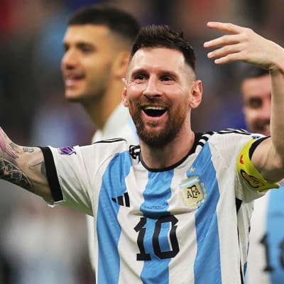 Lionel Messi firar i VM.