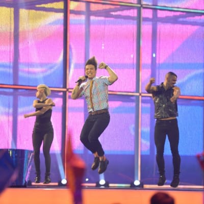 Frankrikes Twin twin på Eurovisionsscenen.