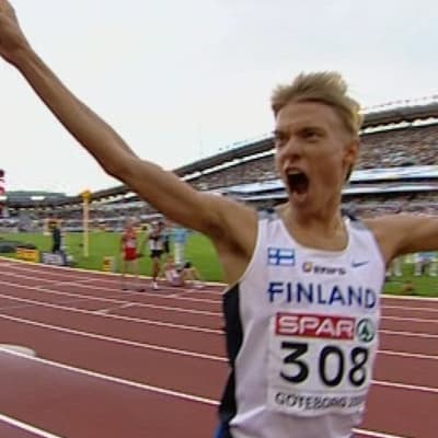 Jukka Keskisalo juhlii Euroopan mestaruuttaan 2006