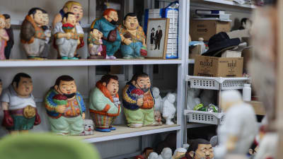 Won-geuns verk kritiserar den extrema konkurrensen och konsumtionsivern i Sydkorea.