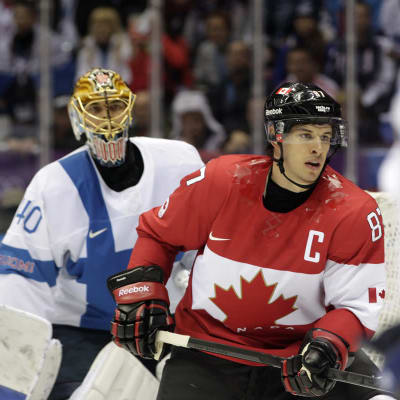 Tuukka Rask och Sidney Crosby.