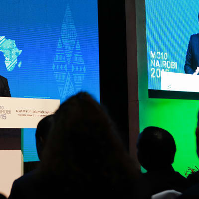 WTO:n johtaja Roberto Azevedo puhuu WTO:n kymmenennen kokouksen avajaisissa.