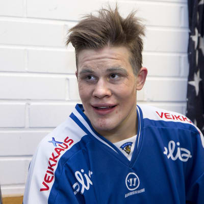 Jesse Puljujärvi harjoitusten jälkeen.