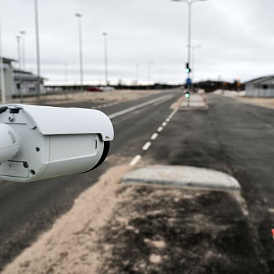Tulli pilotoi automatisitua rajanylitystä Kivilompolossa osana CaaS-pilottia.