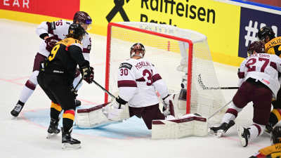 Tyskland gör mål på Lettland.