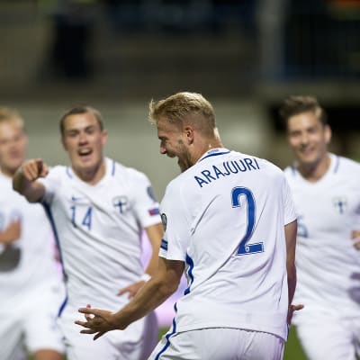 Paulus Arajuuri firar sitt mål, Finland-Kosovo, hösten 2016.