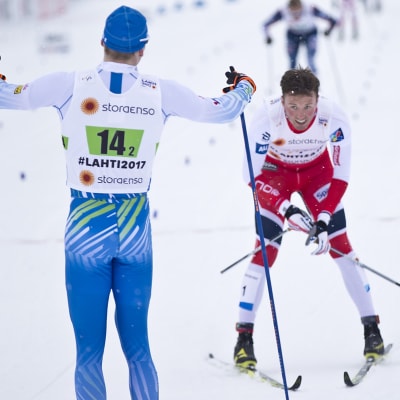 Iivo Niskanen och Emil Iversen efter sprintstafetten, VM 2017.