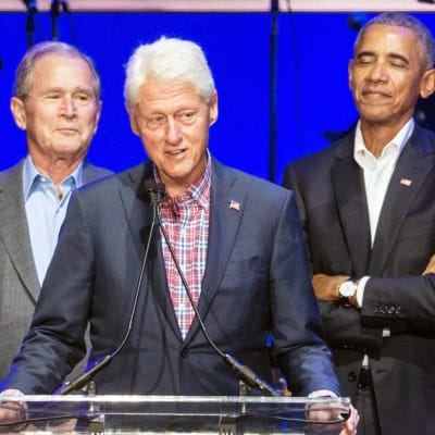 Gruppbild på Bush, Clinton och Obama.