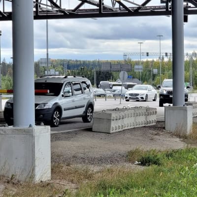 Auto tulossa Suomeen Venöjältä Nuijamaan rajanylityspaikalla
