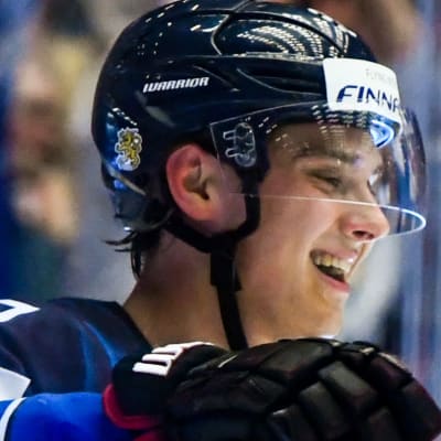 Sebastian Aho firar ett mål.