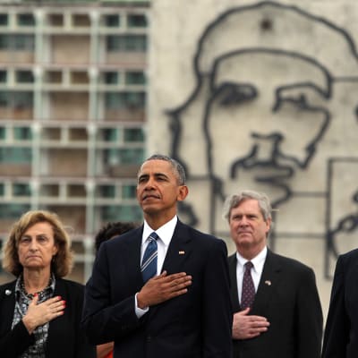 Barac Obama Revolution aukiolla Havannassa.