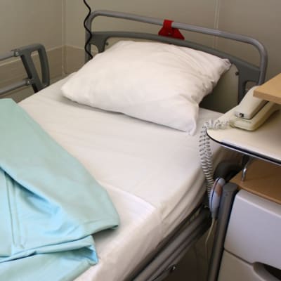 Sairaalan sänky.