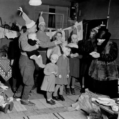 Fotografi av julfirande från år 1946.