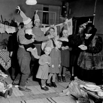 Fotografi av julfirande från år 1946.