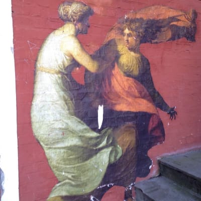 Konstnären trycker upp kända museiverk och tar dem ut ur muséerna, till den stora allmänheten.
