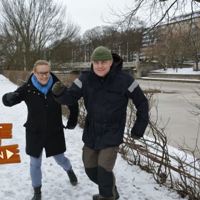 Helt åt skogen