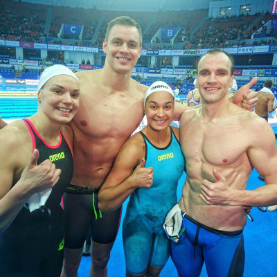 Suomen uintijoukkue kuvassa