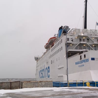Wasalinen alus Uumajan satamassa.