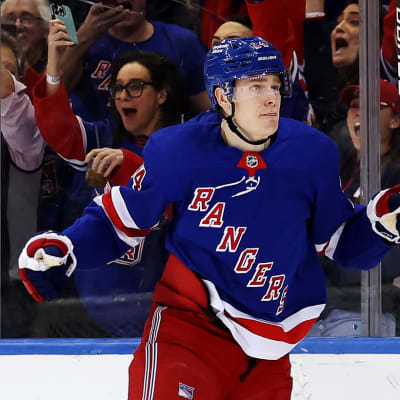 Kaapo Kakko firar mål i New York Rangers 2023.