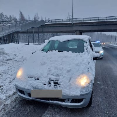 Luminen auto.