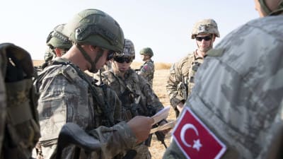 USA  har för närvarande omkring 1 000 soldater i norra Syrien, där de allt mer har samarbetat med turkiska styrkor