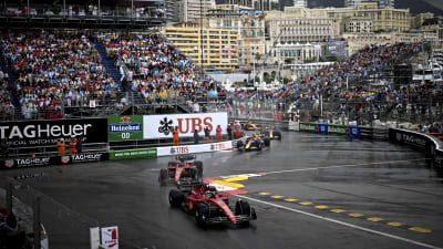 Formel 1-bilar kör i Monaco 2022.