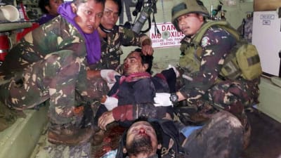 Armén visade igår bilder av de dödade Mauteledarna Omar MauteIsnilon Hapilon och Isnilon Hapilon 