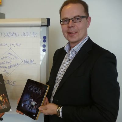 Oopperanjohtaja Jan Hultin ja myyntipäälikkö Janne Rönnbäck 