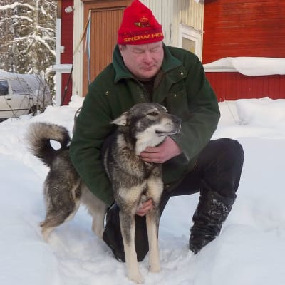 Jukka Immonen ja Akka-koira.