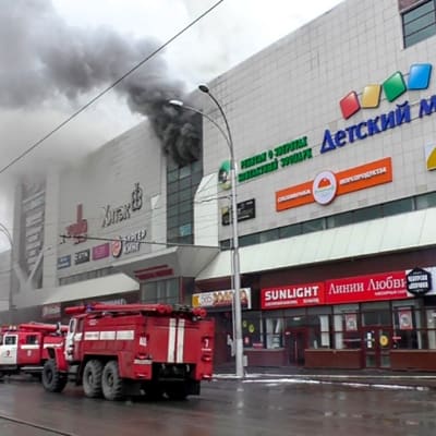 Brand i köpcentrum i sibiriska Kemerovo. 