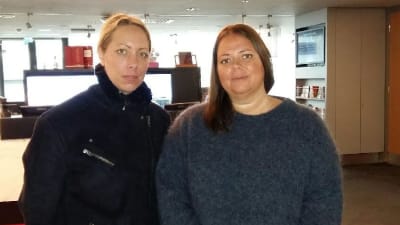 Regissören Alexandra-Therese Keining och kompositören Sophia Ersson poserar.