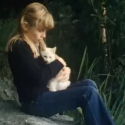 Tyttö ja kissa (1978).