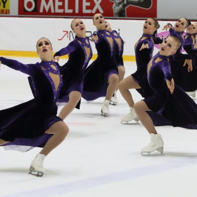 Team Unique lyhytohjelmassaan.
