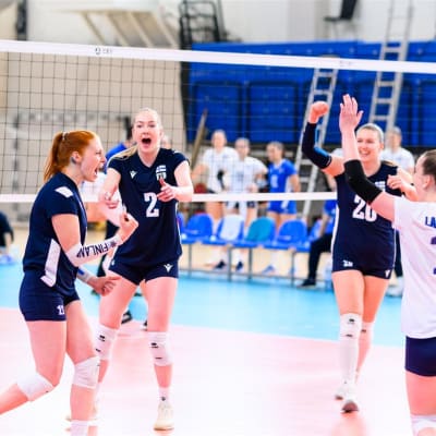 Suomen lentopallonaiset olivat iskussa Kosovoa vastaan 9.5. 2021
