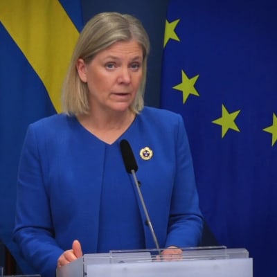 Magdalena Andersson informerar om att Sverige ansöker om Natomedlemskap.