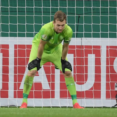 Lukas Hradecky Leverkusenin maalilla.