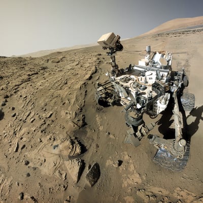 Curiosity Marsin pinnalla.