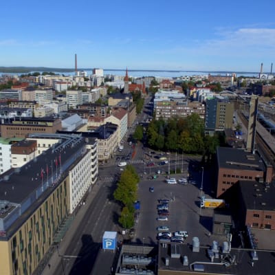 Ilmakuva Tampereen keskustasta ja rautatieasemasta