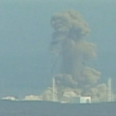 Ett rökmoln uppstod efter explosionen vid reaktor 3 i Fukushima
