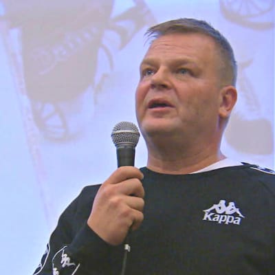 Marko Jantunen under en föreläsning i Kimito. 