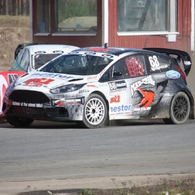 Niclas Grönholm på banan i Honkajoki.