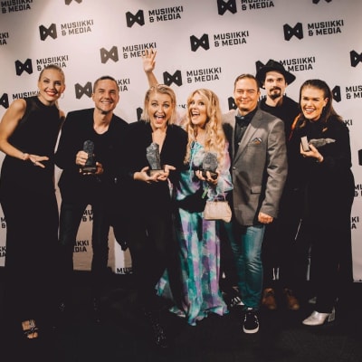 YleX, Jenni Poikelus ja Ida Karima palkittiin Musiikki & Media -tapahtuman Industry Awards -gaalassa 5.10.2018